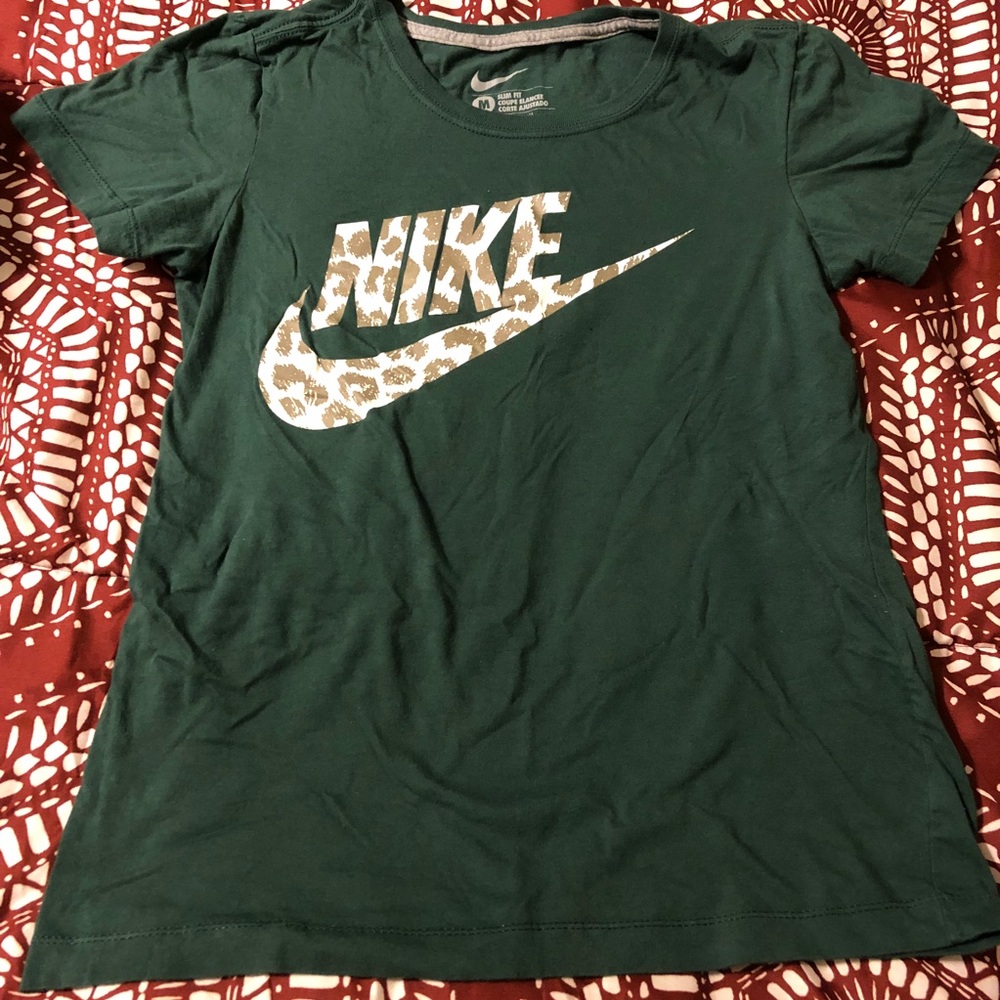 3/$15! Nike Cute Leopard Swoosh Green T-shirt S/M